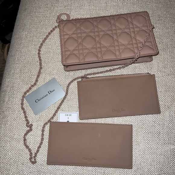 LADY DIOR POUCH
Rose Des Vents Cannage Lambskin - Picture 3 of 9